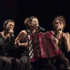 femmes_a_bretelles.jpg femmes_a_bretelles.jpg